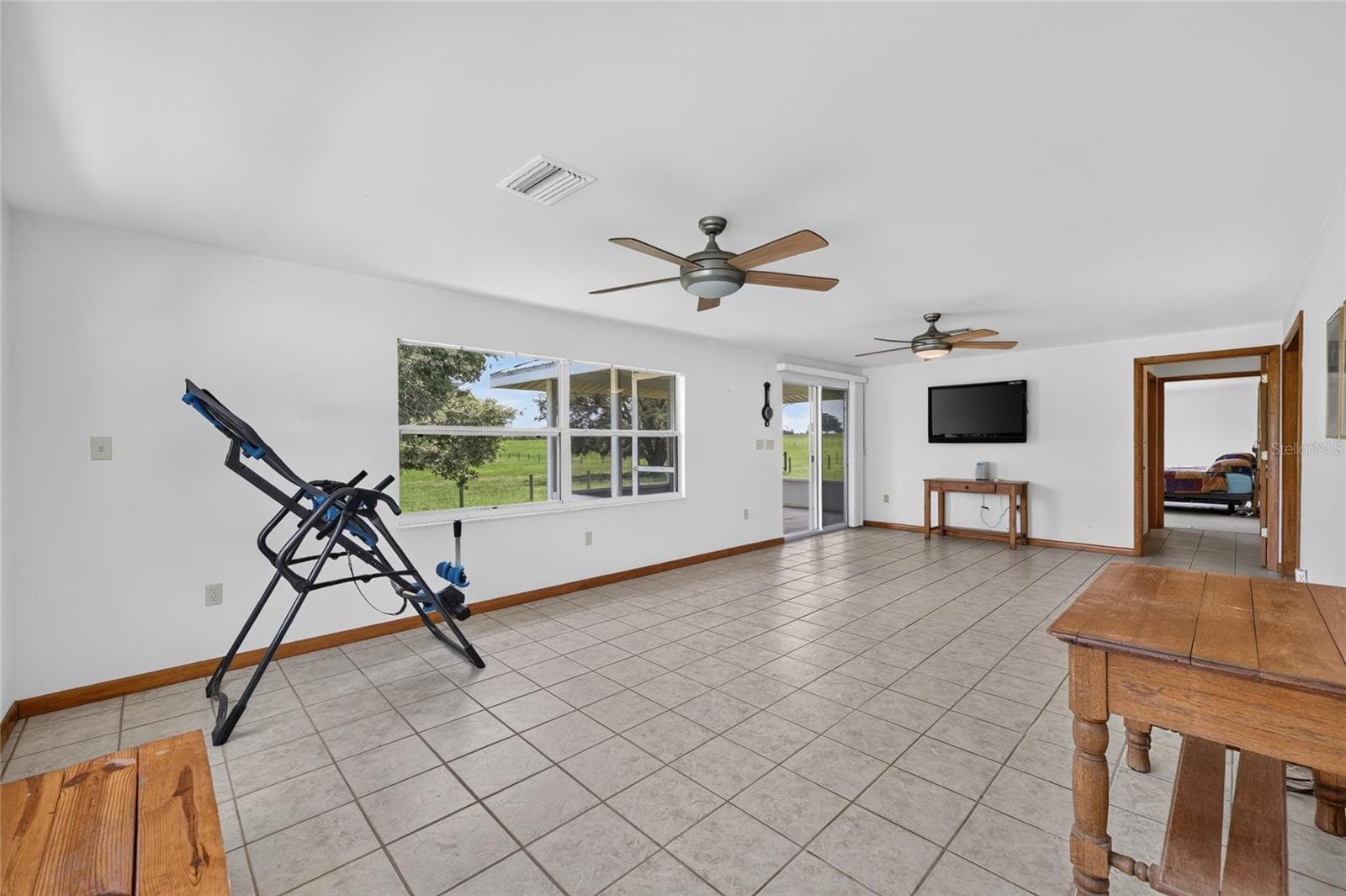 Family Room - 20500 NW 27TH ST, MORRISTON