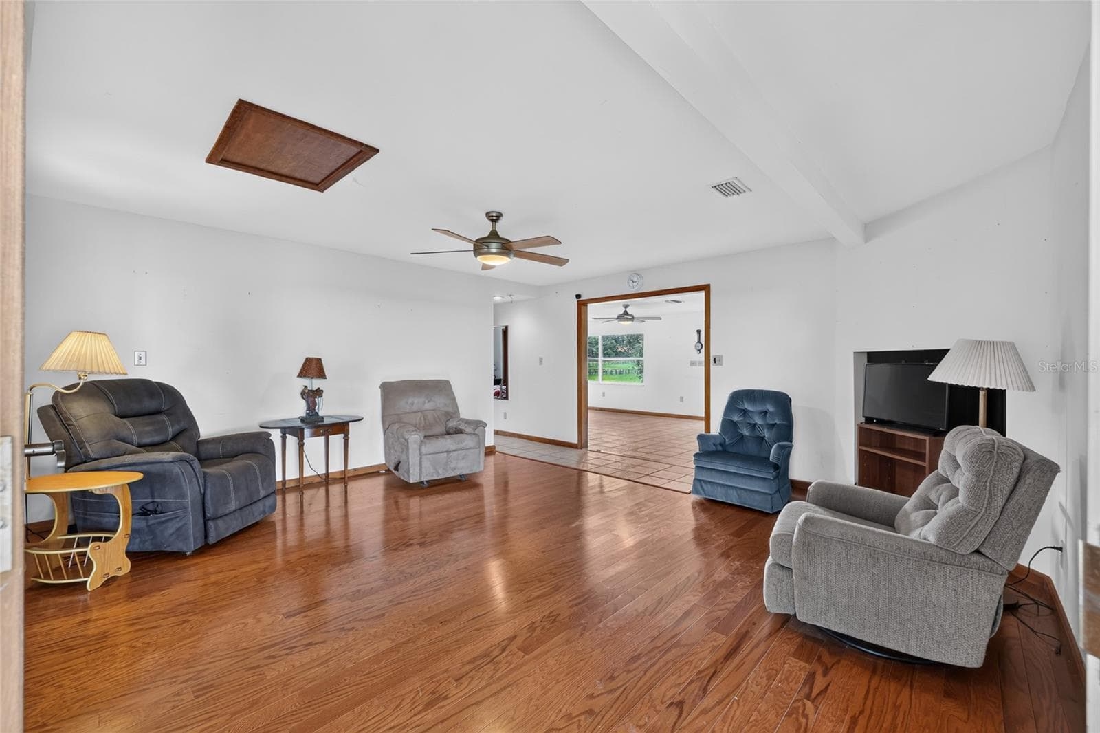 Living Room - 20500 NW 27TH ST, MORRISTON
