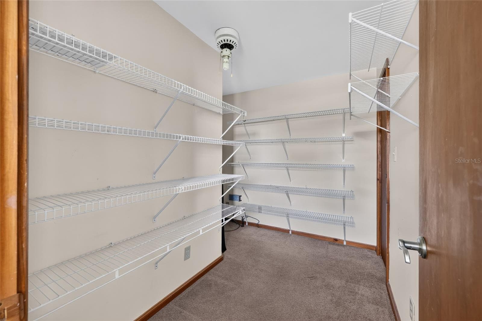Walk in closet - 20500 NW 27TH ST, MORRISTON