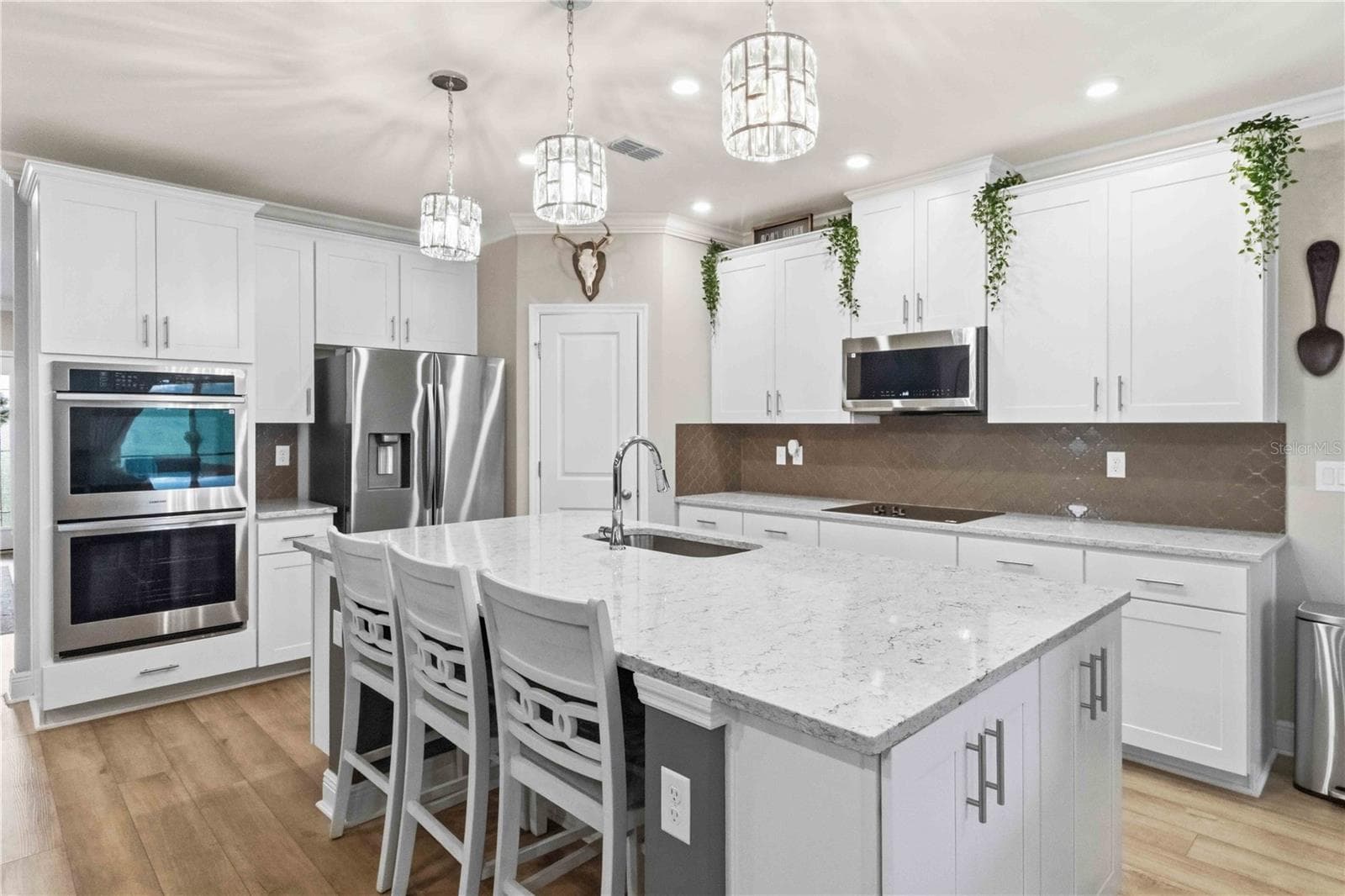Single Family Residence at 10007 DOLPHIN GULL CIR, THONOTOSASSA, photo 5 of 32