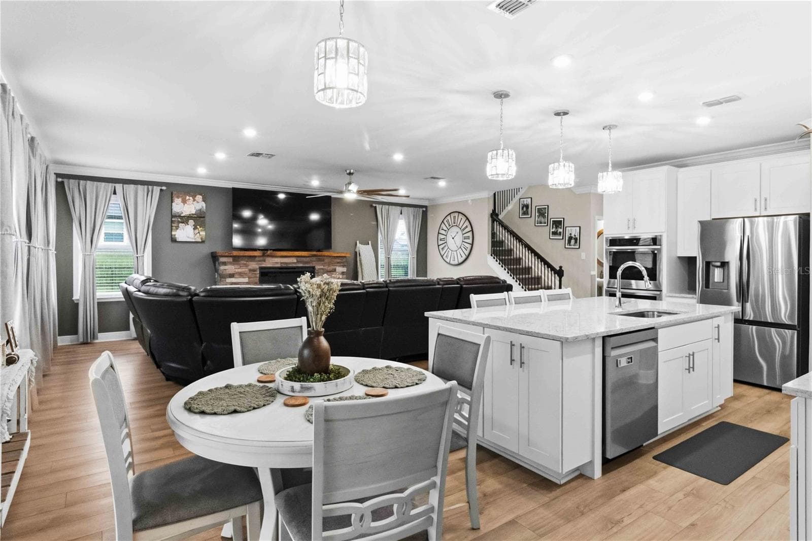 Single Family Residence at 10007 DOLPHIN GULL CIR, THONOTOSASSA, photo 6 of 32