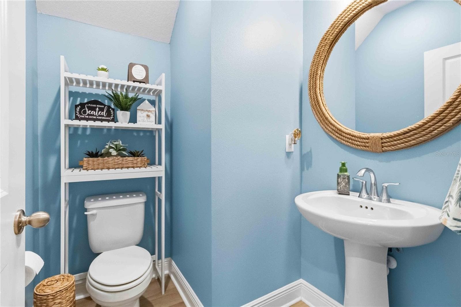 Single Family Residence at 10007 DOLPHIN GULL CIR, THONOTOSASSA, photo 15 of 32