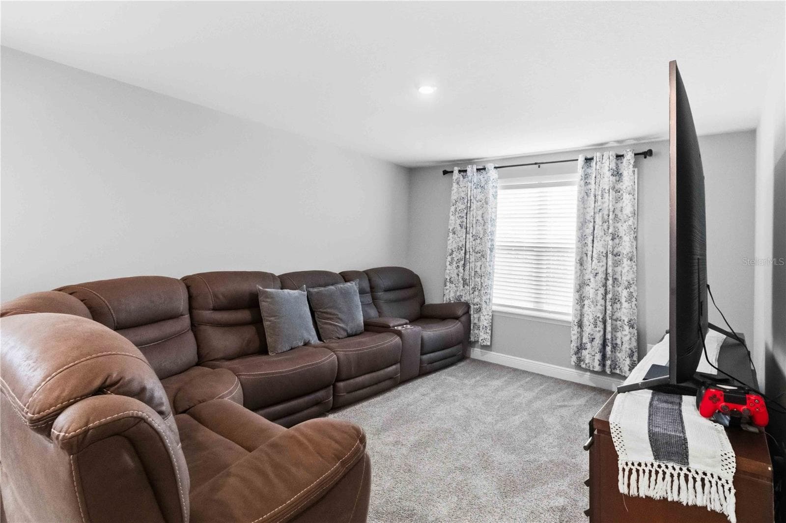 Single Family Residence at 10007 DOLPHIN GULL CIR, THONOTOSASSA, photo 16 of 32