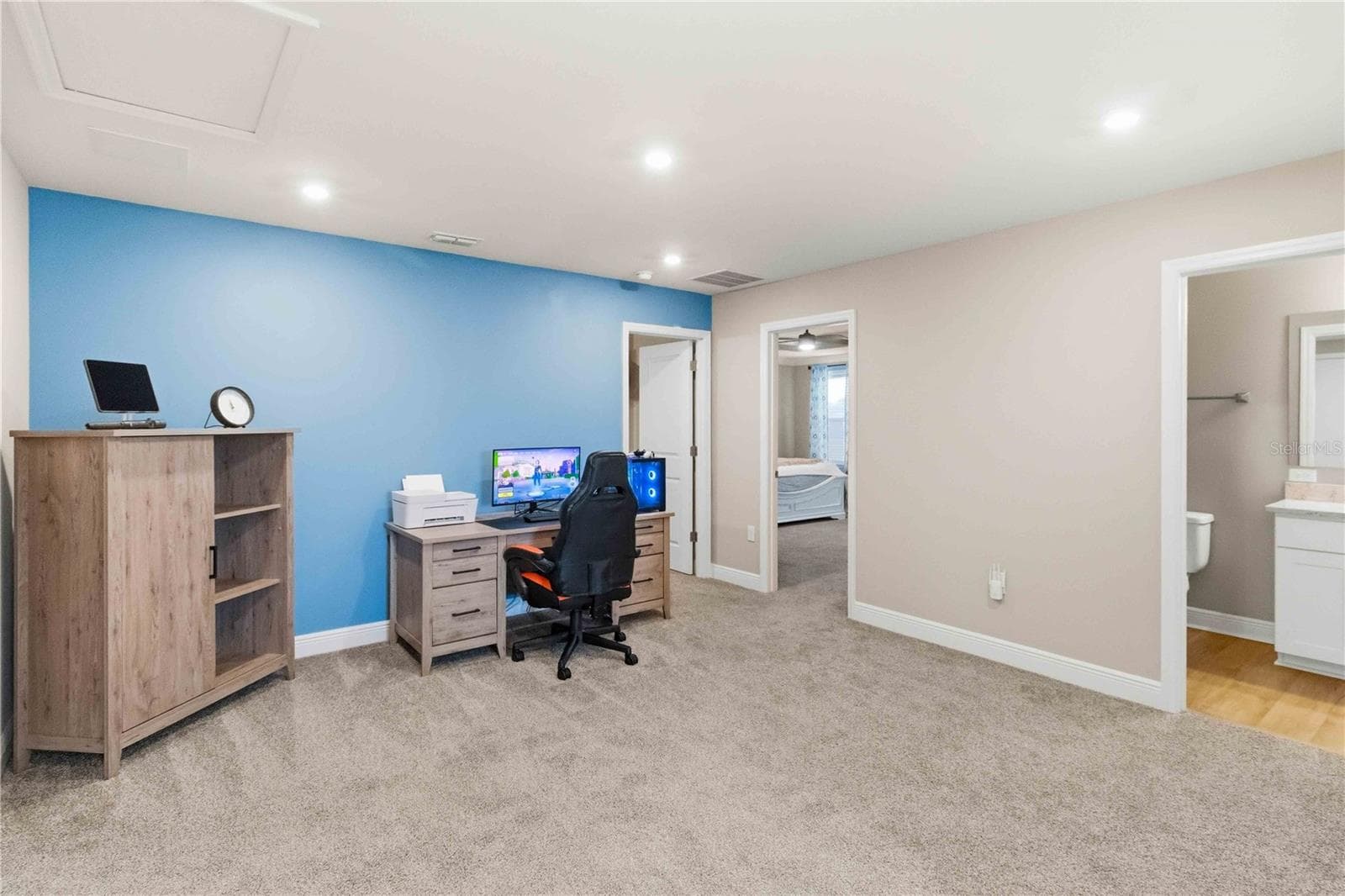 Single Family Residence at 10007 DOLPHIN GULL CIR, THONOTOSASSA, photo 17 of 32