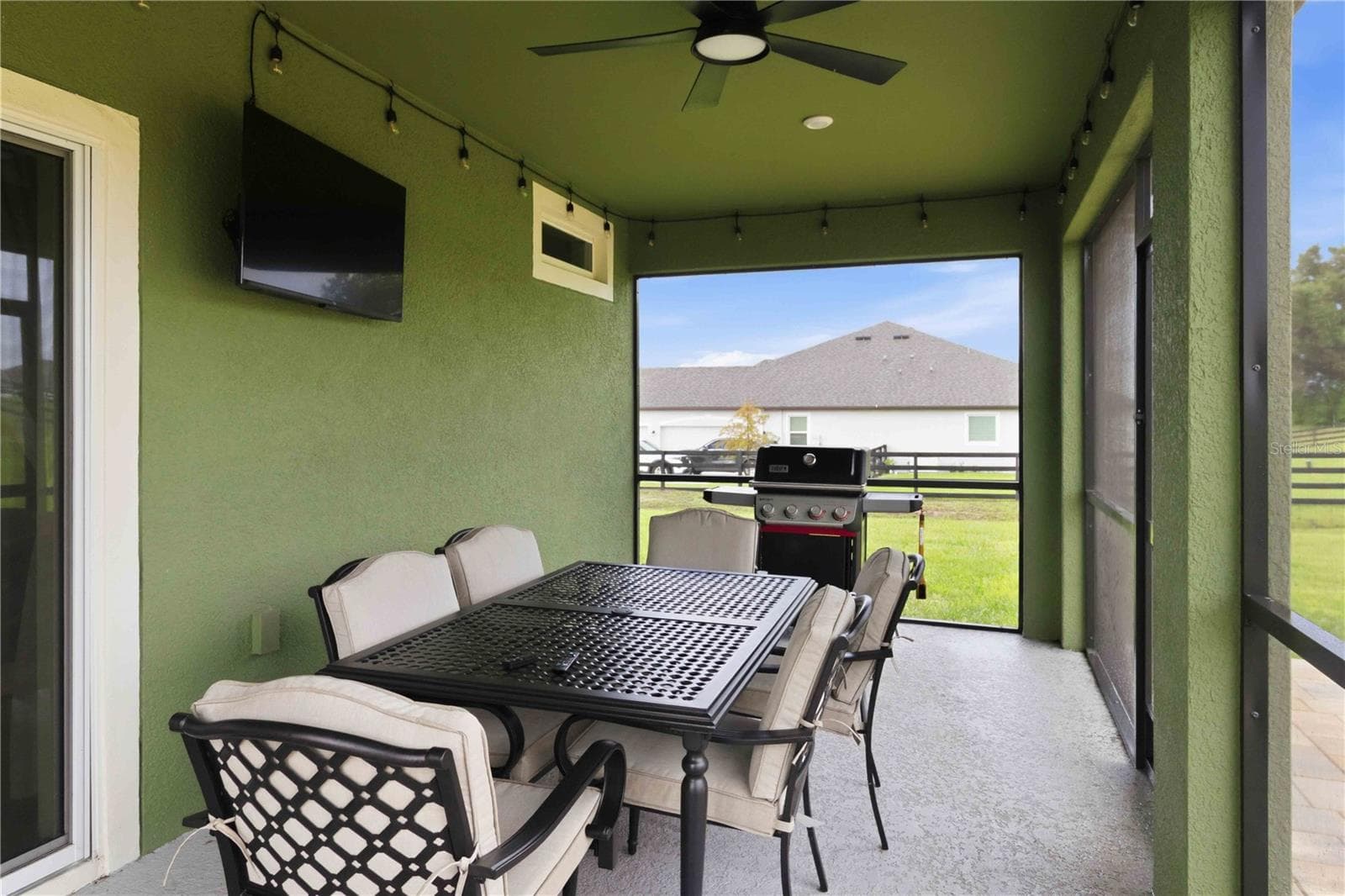 Single Family Residence at 10007 DOLPHIN GULL CIR, THONOTOSASSA, photo 26 of 32