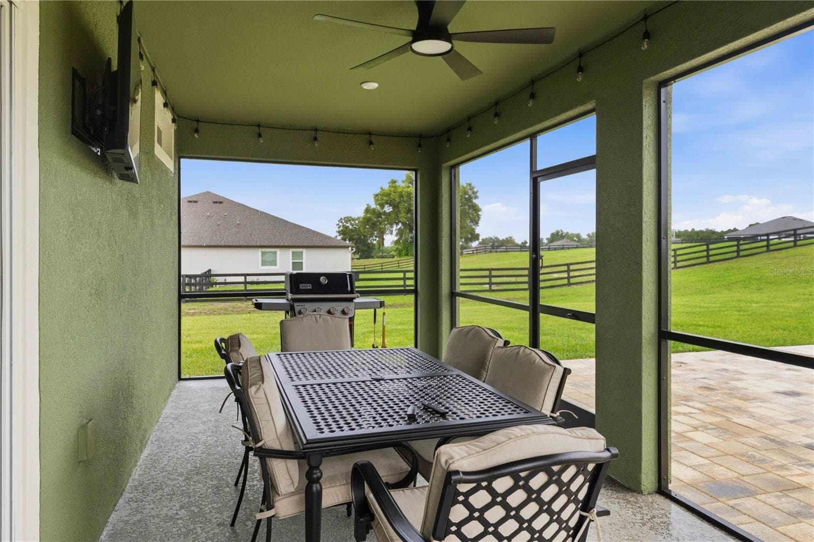 Single Family Residence at 10007 DOLPHIN GULL CIR, THONOTOSASSA, photo 27 of 32