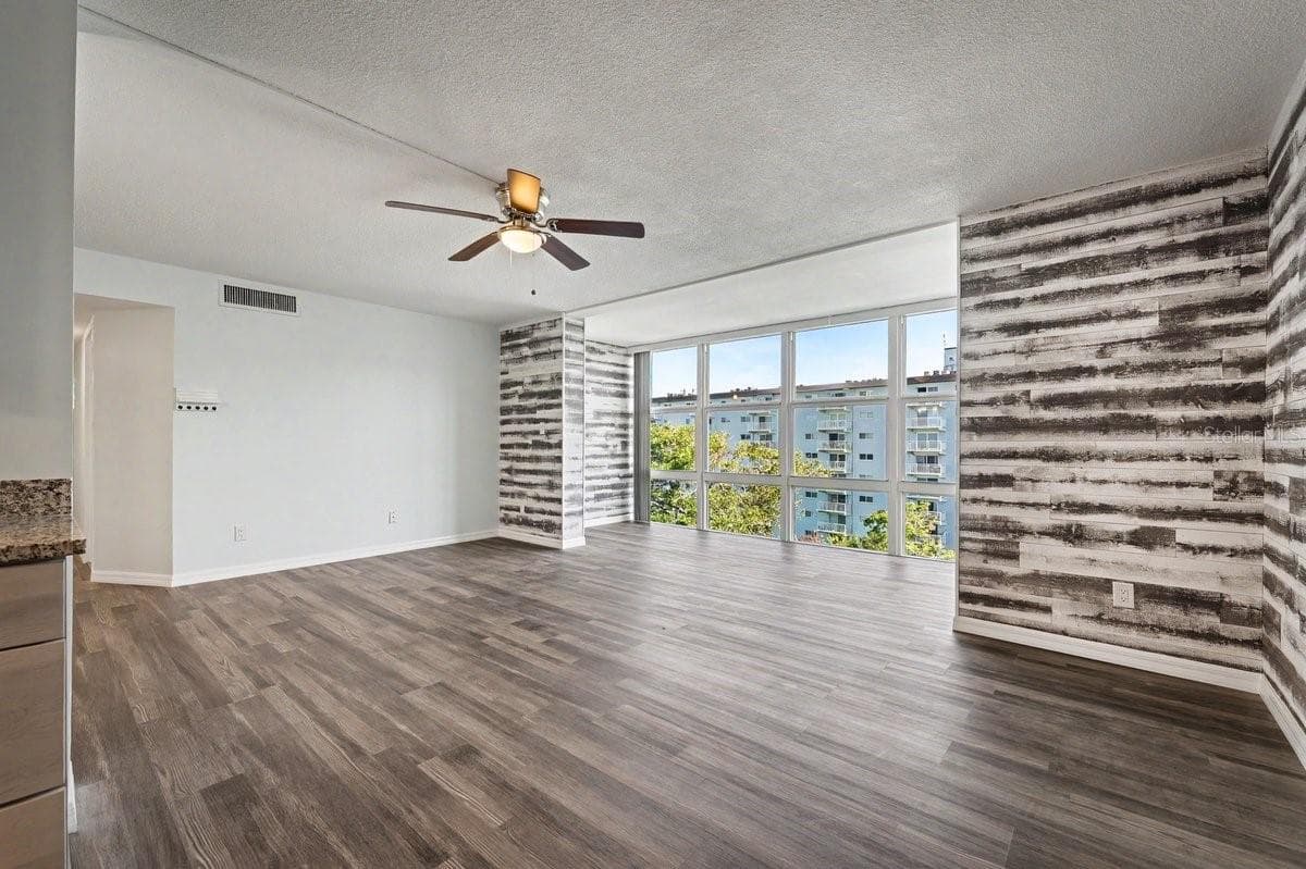 New lighting/fans - 1224 S PENINSULA DR #621, DAYTONA BEACH