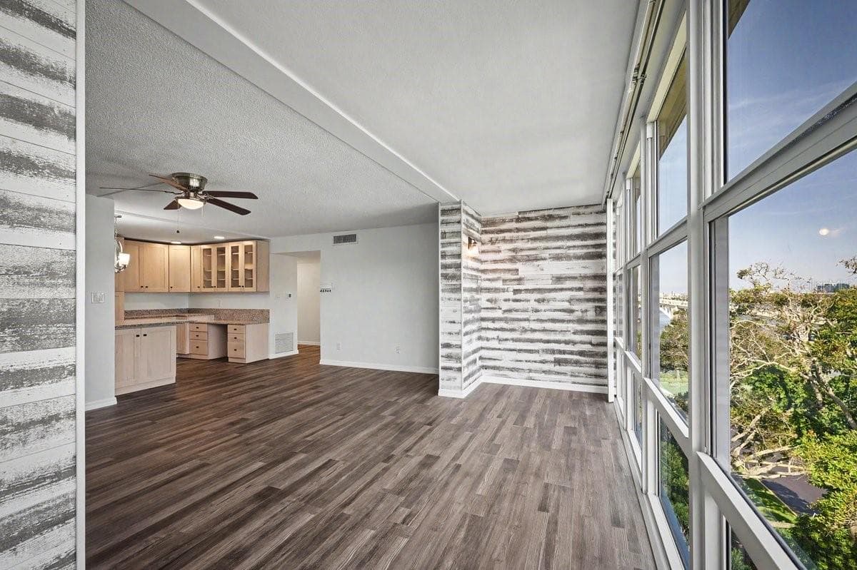 Newer windows - 1224 S PENINSULA DR #621, DAYTONA BEACH