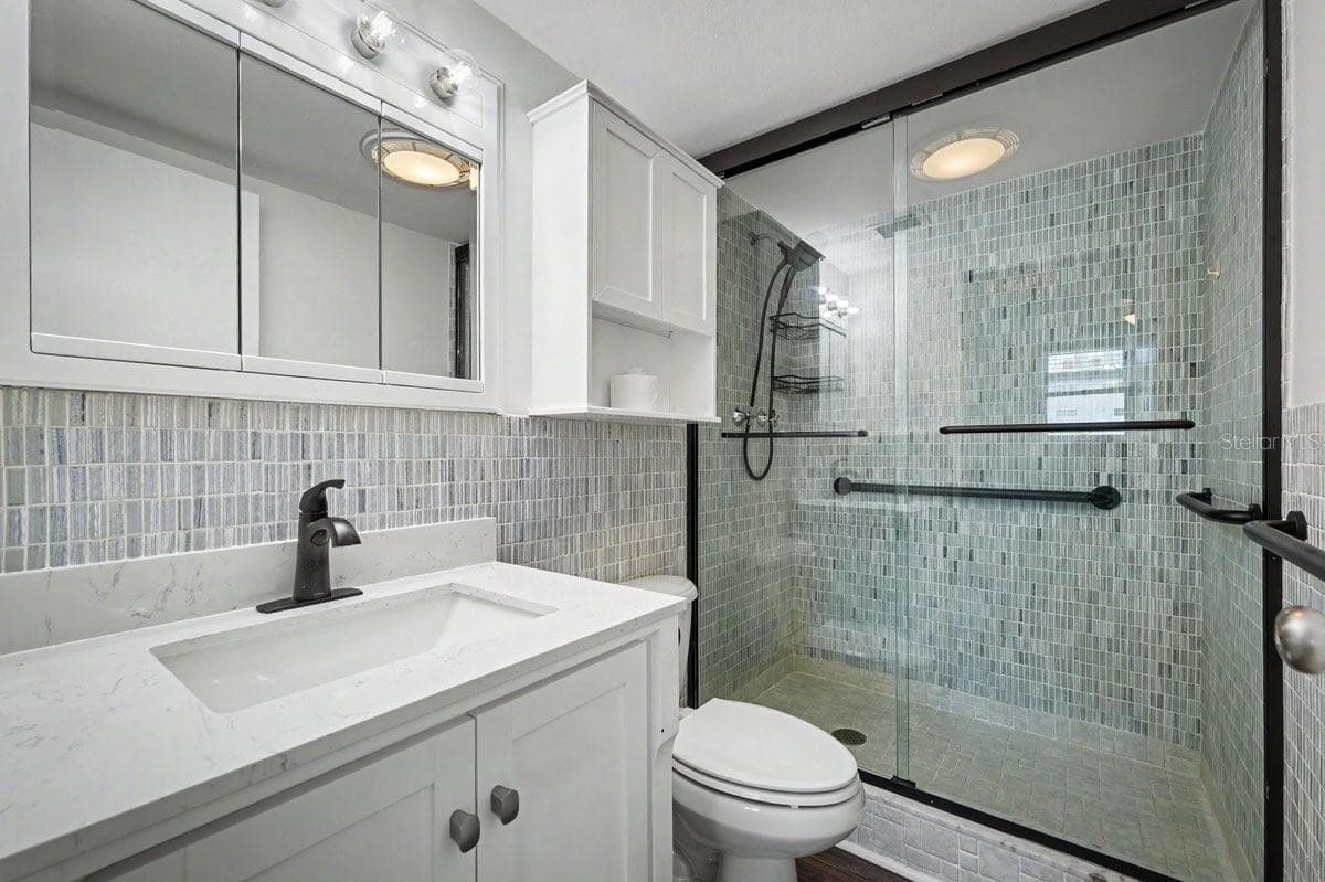 Remodeled Primary bathroom - 1224 S PENINSULA DR #621, DAYTONA BEACH