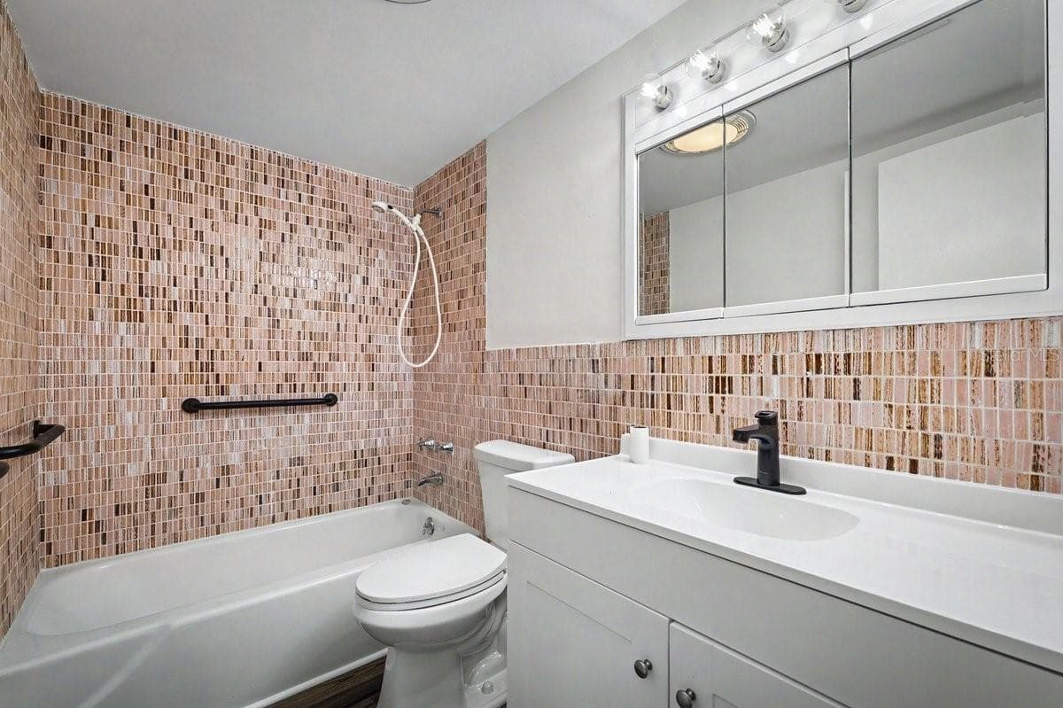 Bathroom - 1224 S PENINSULA DR #621, DAYTONA BEACH