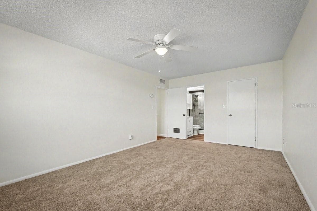 Bedroom with walk in closet - 1224 S PENINSULA DR #621, DAYTONA BEACH