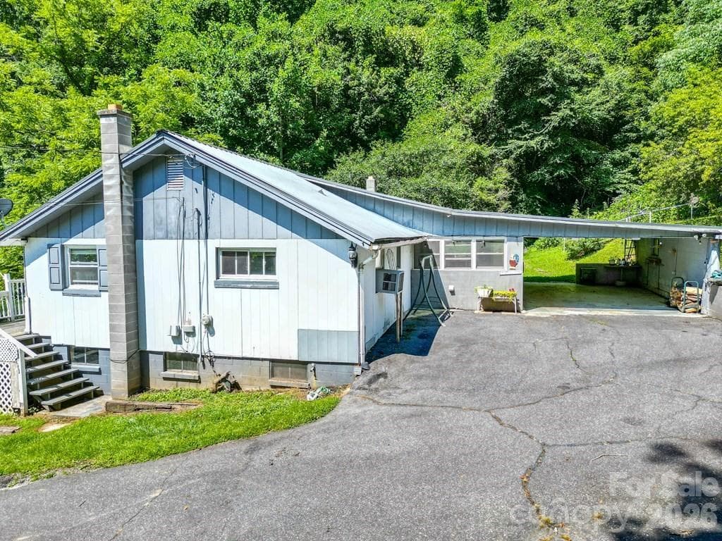 Single Family Residence at 901 Rufus Robinson Road, Sylva, photo 9 of 48