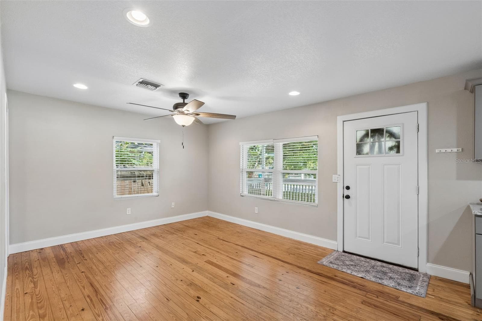 Single Family Residence at 140 PAGE ST, ORLANDO, photo 5 of 19