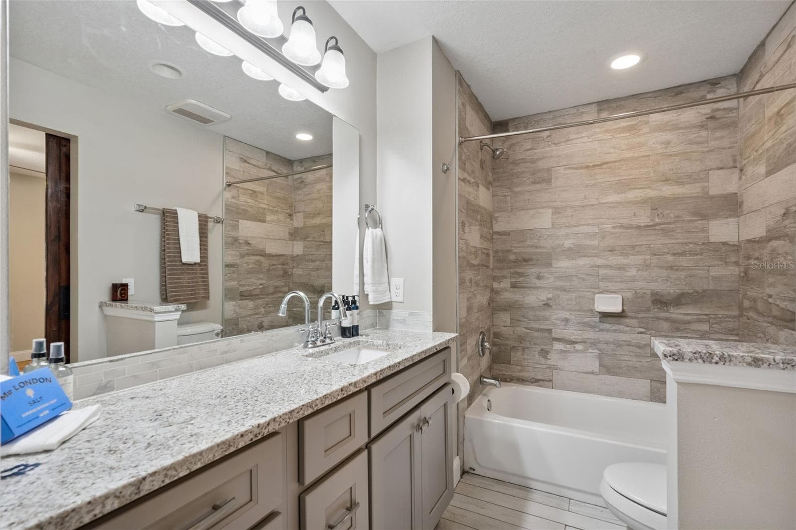 Single Family Residence at 140 PAGE ST, ORLANDO, photo 14 of 19