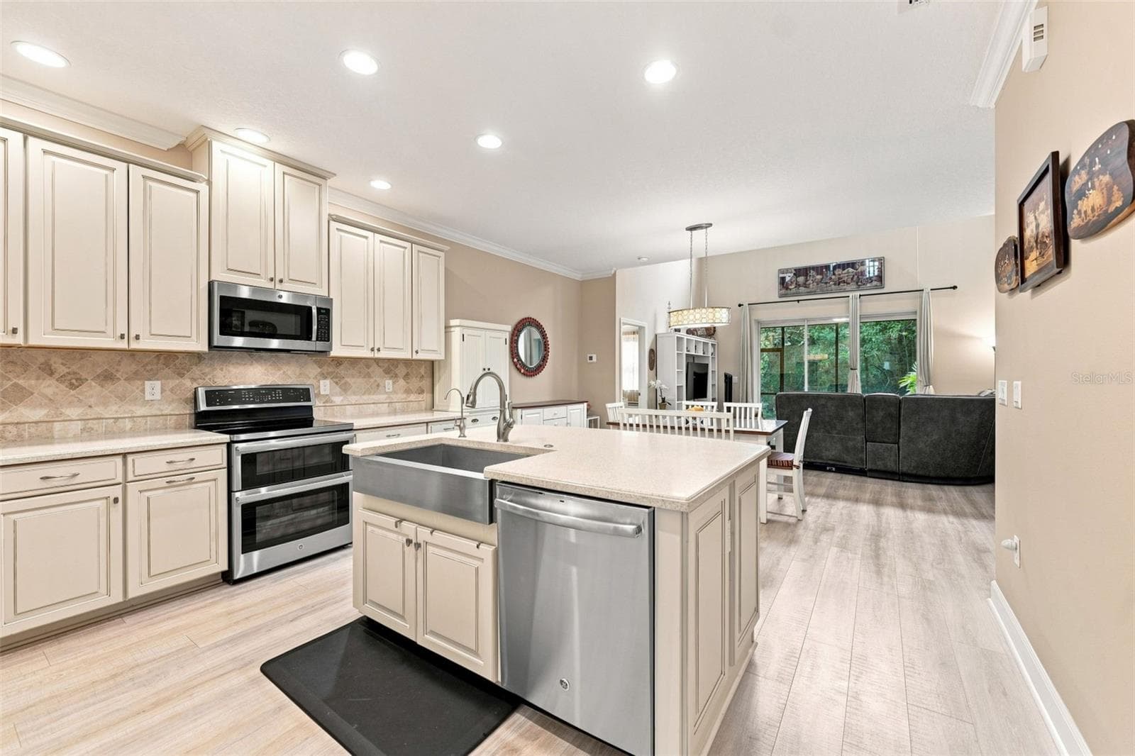 Townhouse at 8738 TERRACINA LAKE DR, TAMPA, photo 5 of 26