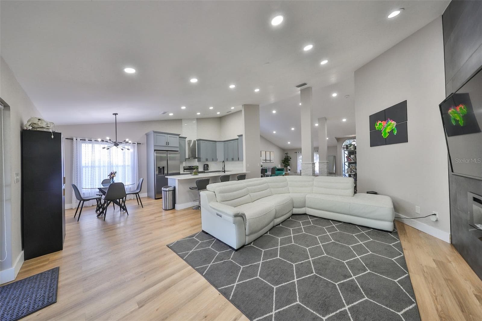 Single Family Residence at 9309 HAMPSHIRE PARK DR, TAMPA, photo 10 of 45
