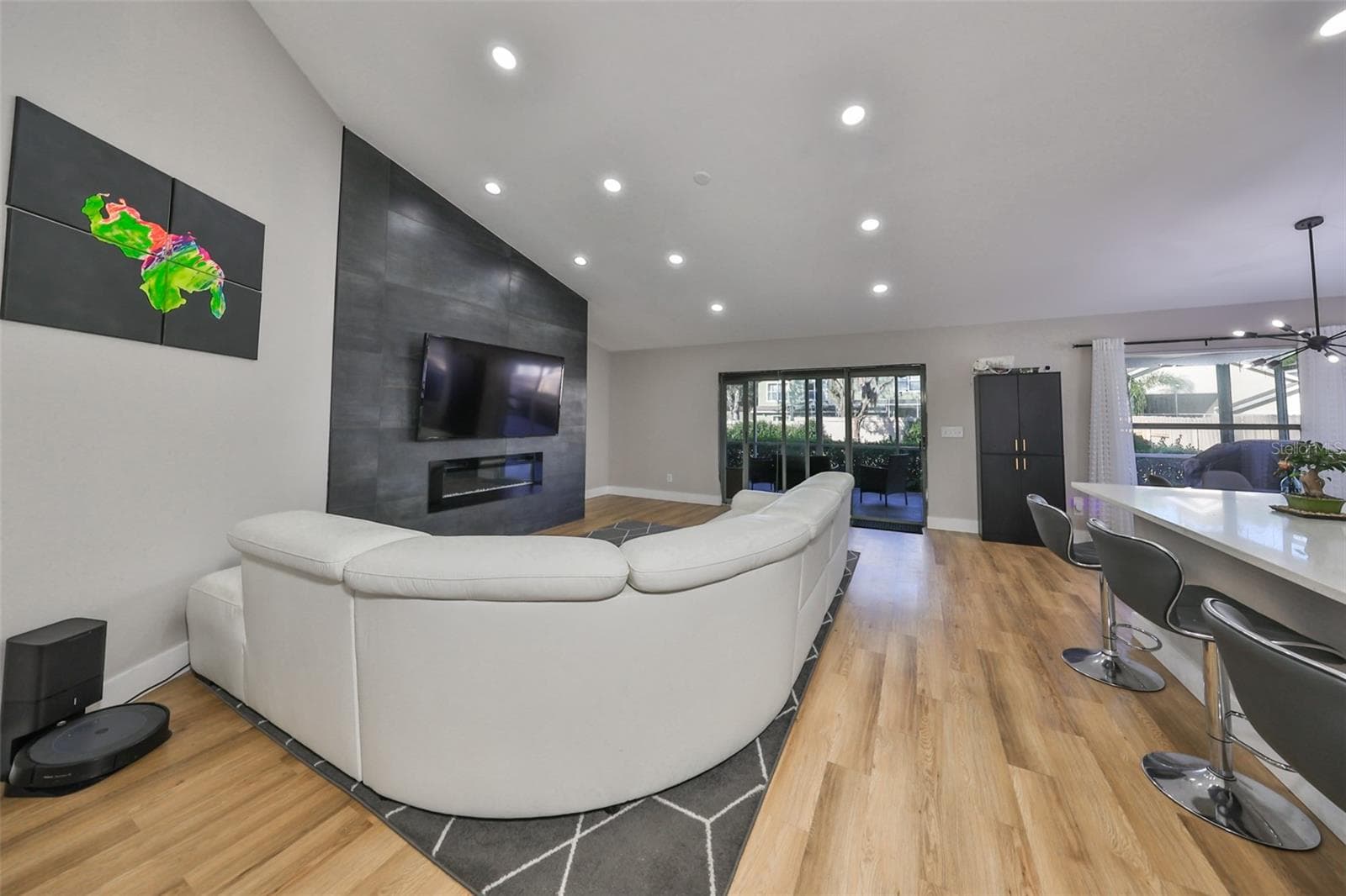 Single Family Residence at 9309 HAMPSHIRE PARK DR, TAMPA, photo 11 of 45