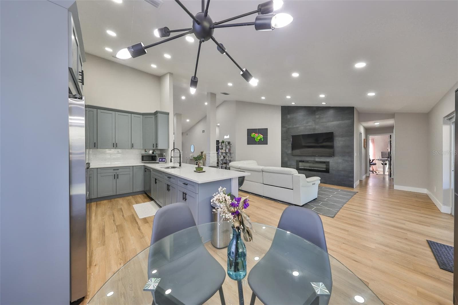 Single Family Residence at 9309 HAMPSHIRE PARK DR, TAMPA, photo 14 of 45