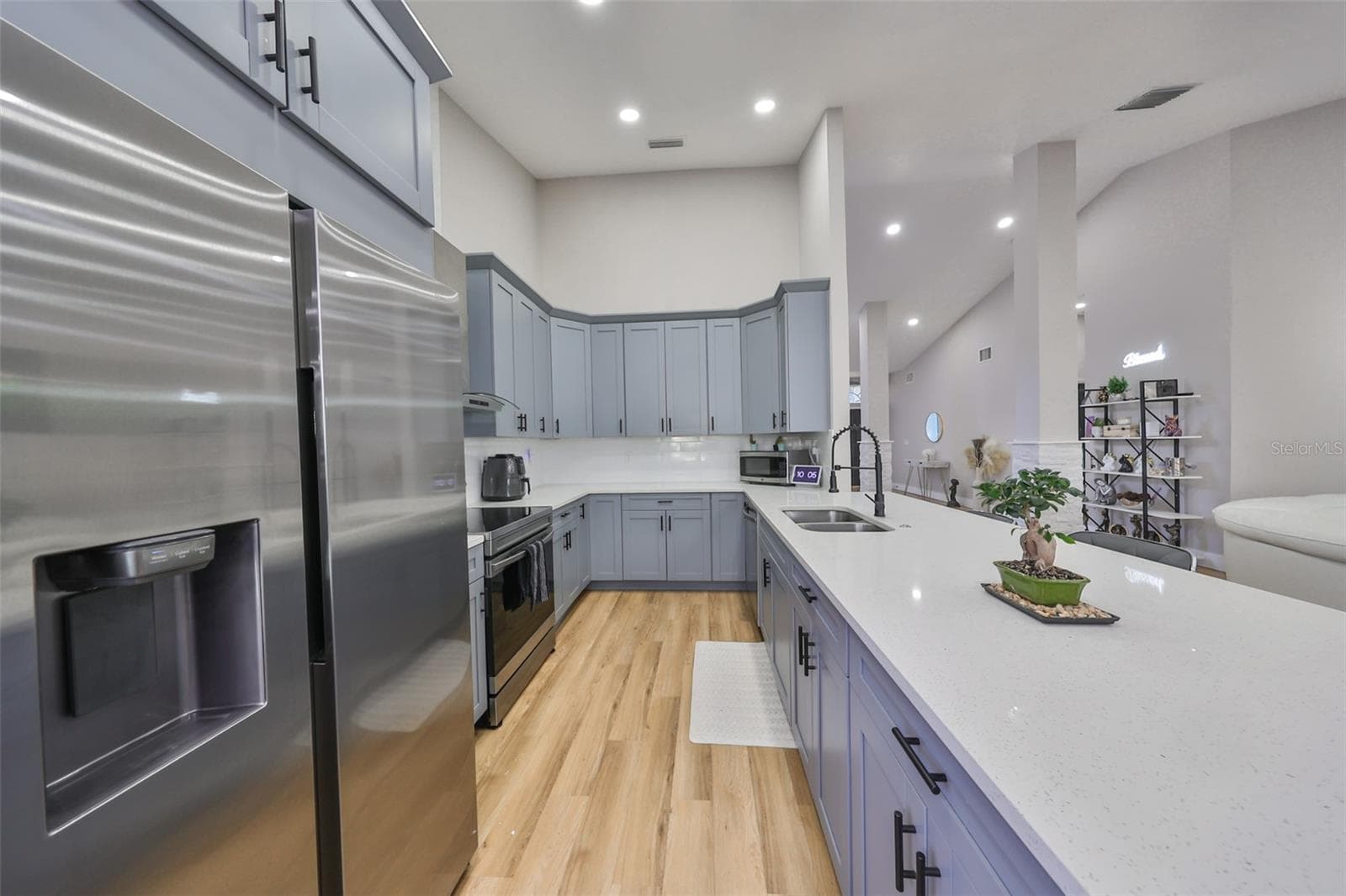 Single Family Residence at 9309 HAMPSHIRE PARK DR, TAMPA, photo 16 of 45