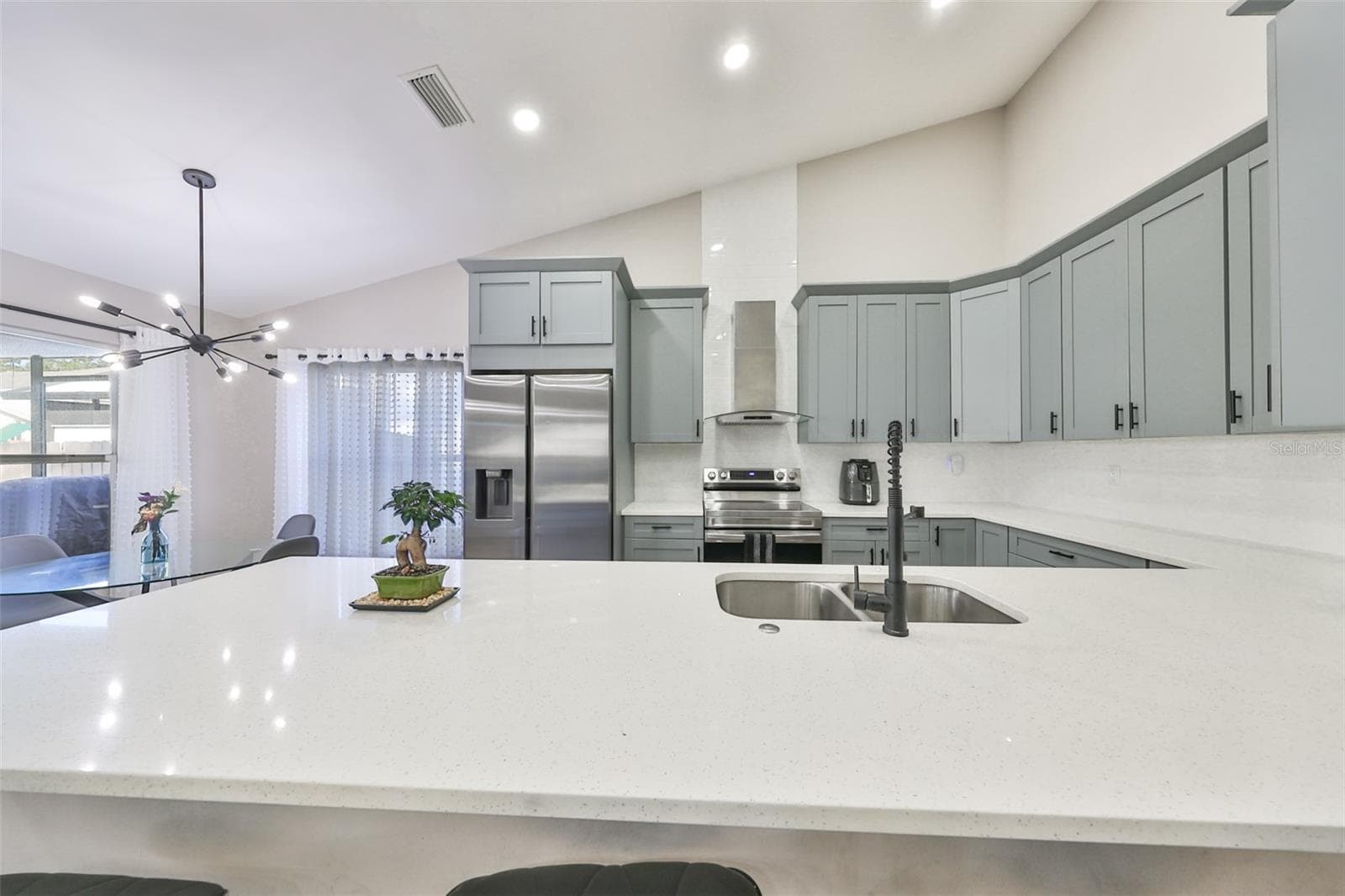 Single Family Residence at 9309 HAMPSHIRE PARK DR, TAMPA, photo 18 of 45