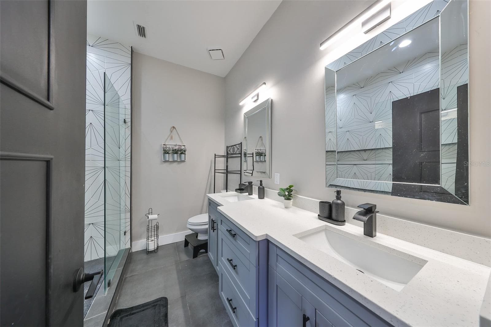 Single Family Residence at 9309 HAMPSHIRE PARK DR, TAMPA, photo 23 of 45