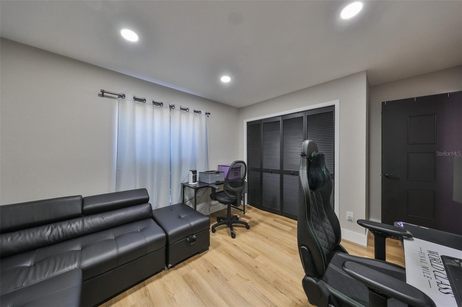 Single Family Residence at 9309 HAMPSHIRE PARK DR, TAMPA, photo 32 of 45