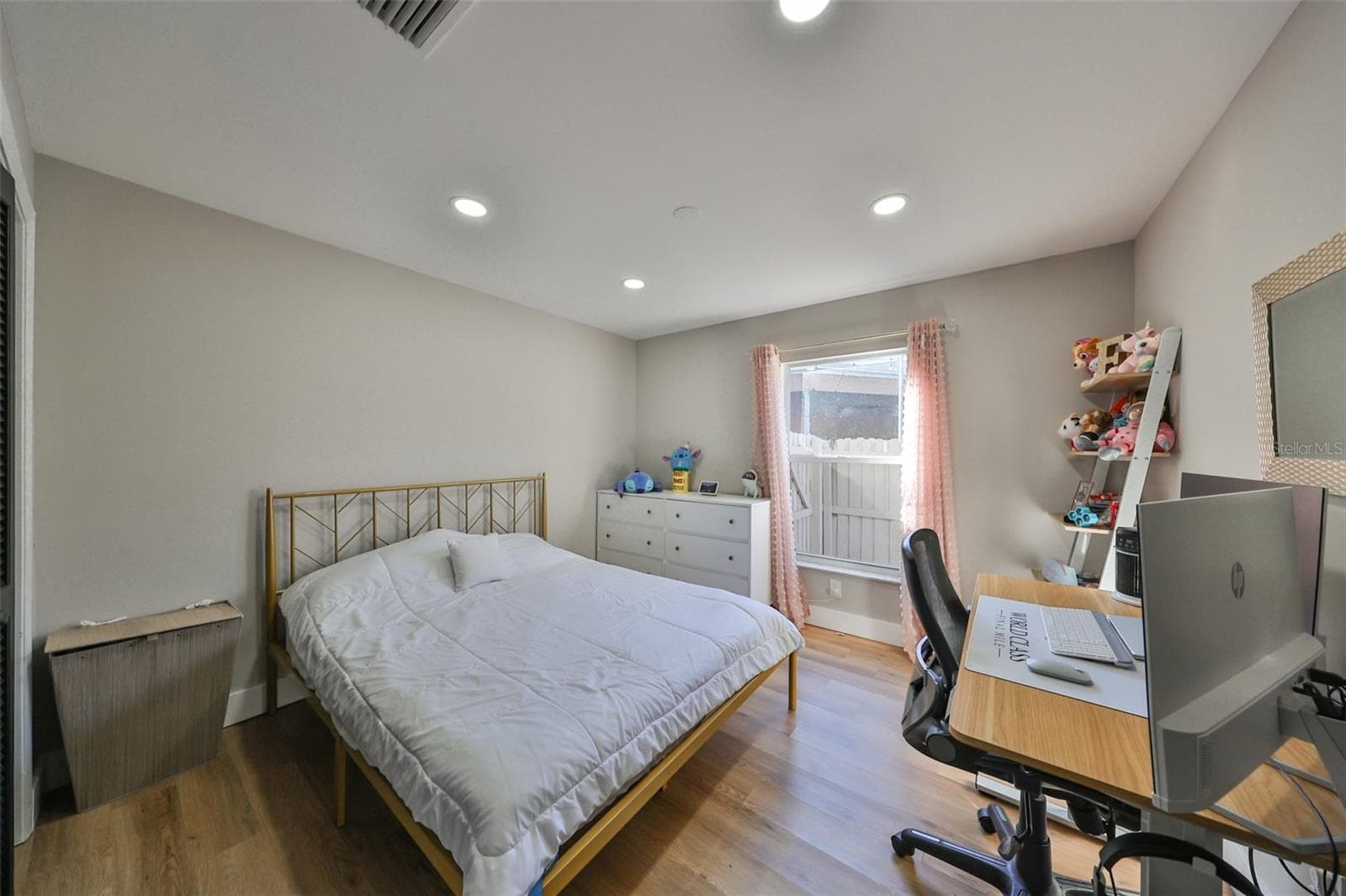 Single Family Residence at 9309 HAMPSHIRE PARK DR, TAMPA, photo 33 of 45