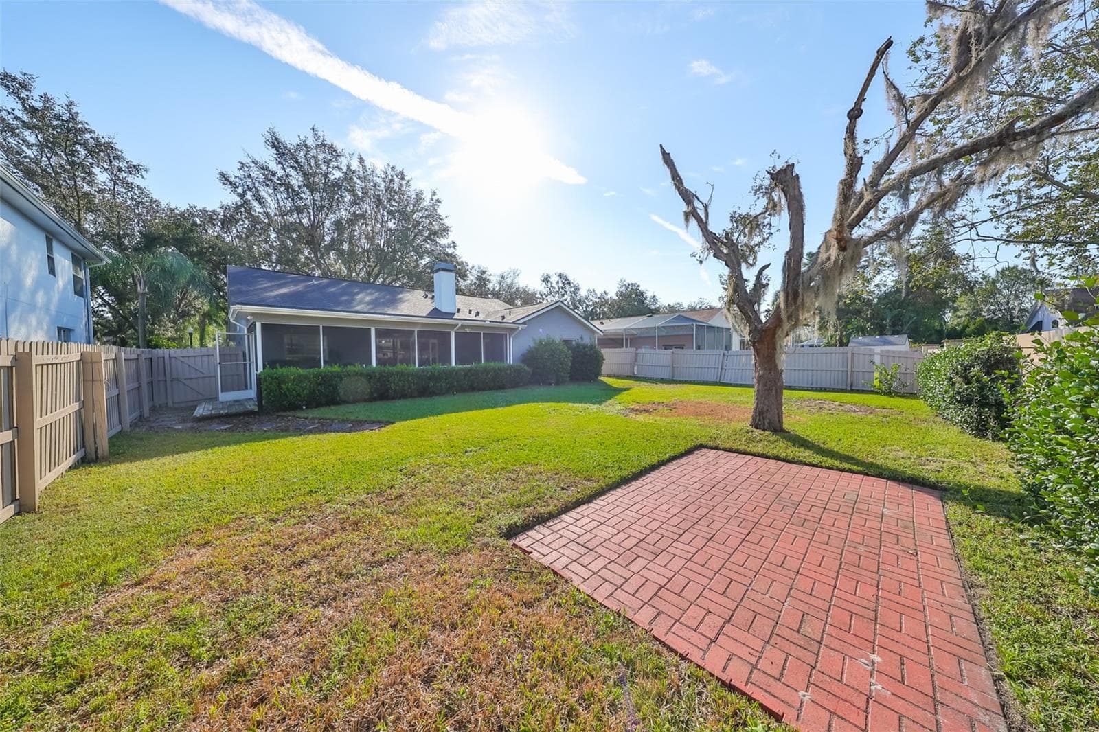 Single Family Residence at 9309 HAMPSHIRE PARK DR, TAMPA, photo 38 of 45