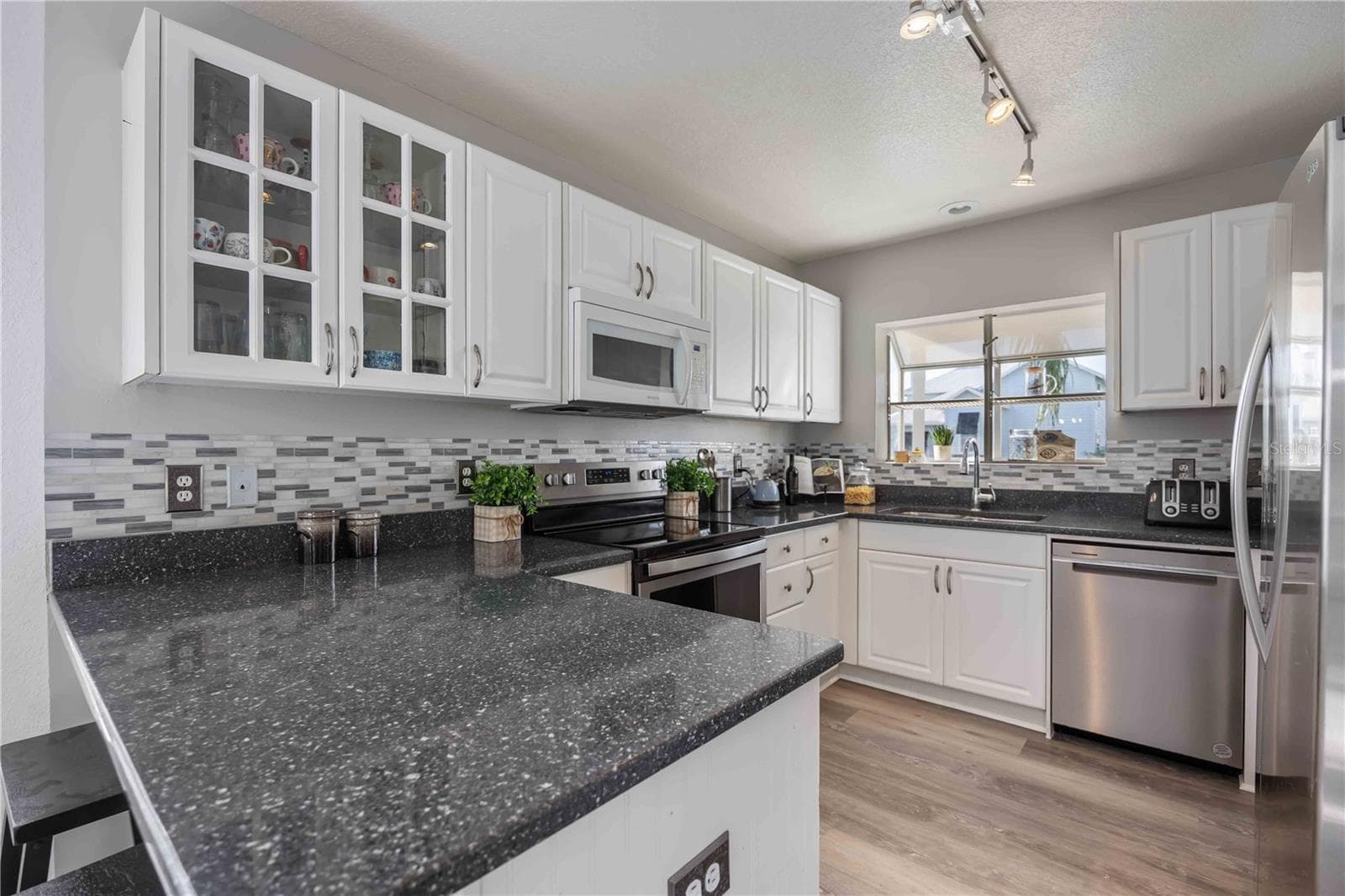 Single Family Residence at 13951 HARBOR VIEW DR, SEMINOLE, photo 3 of 30