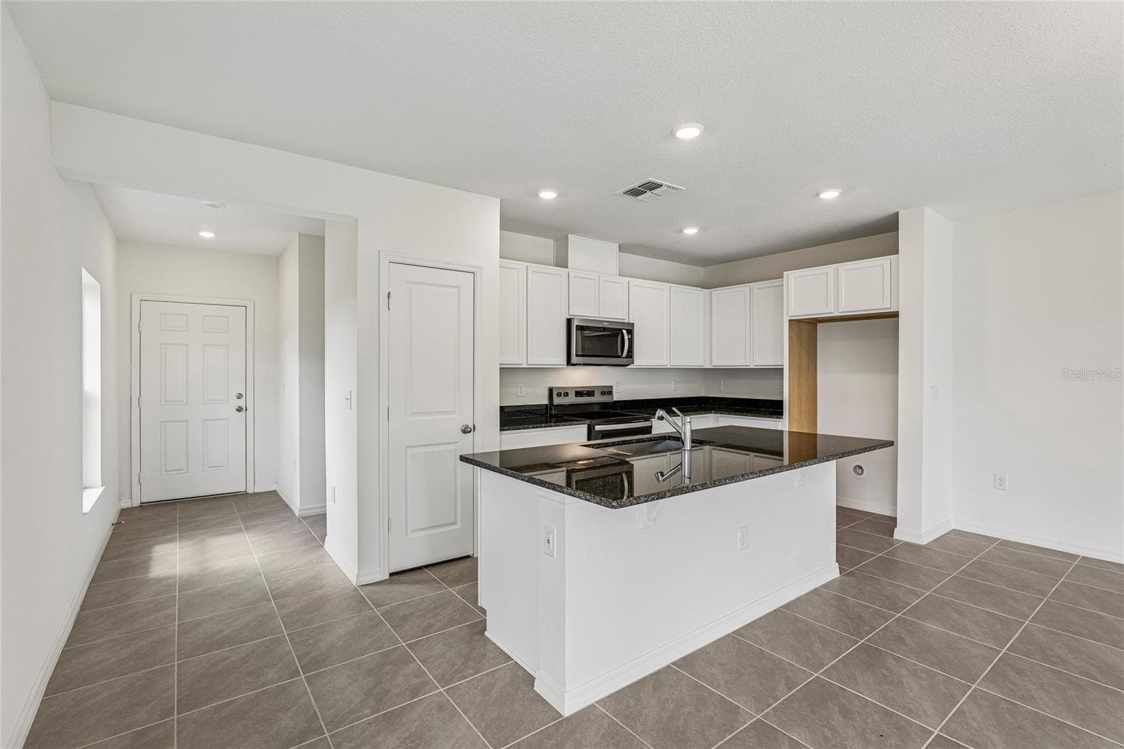 Townhouse at 679 MEADOWS EDGE PL, LAKE WALES, photo 2 of 17