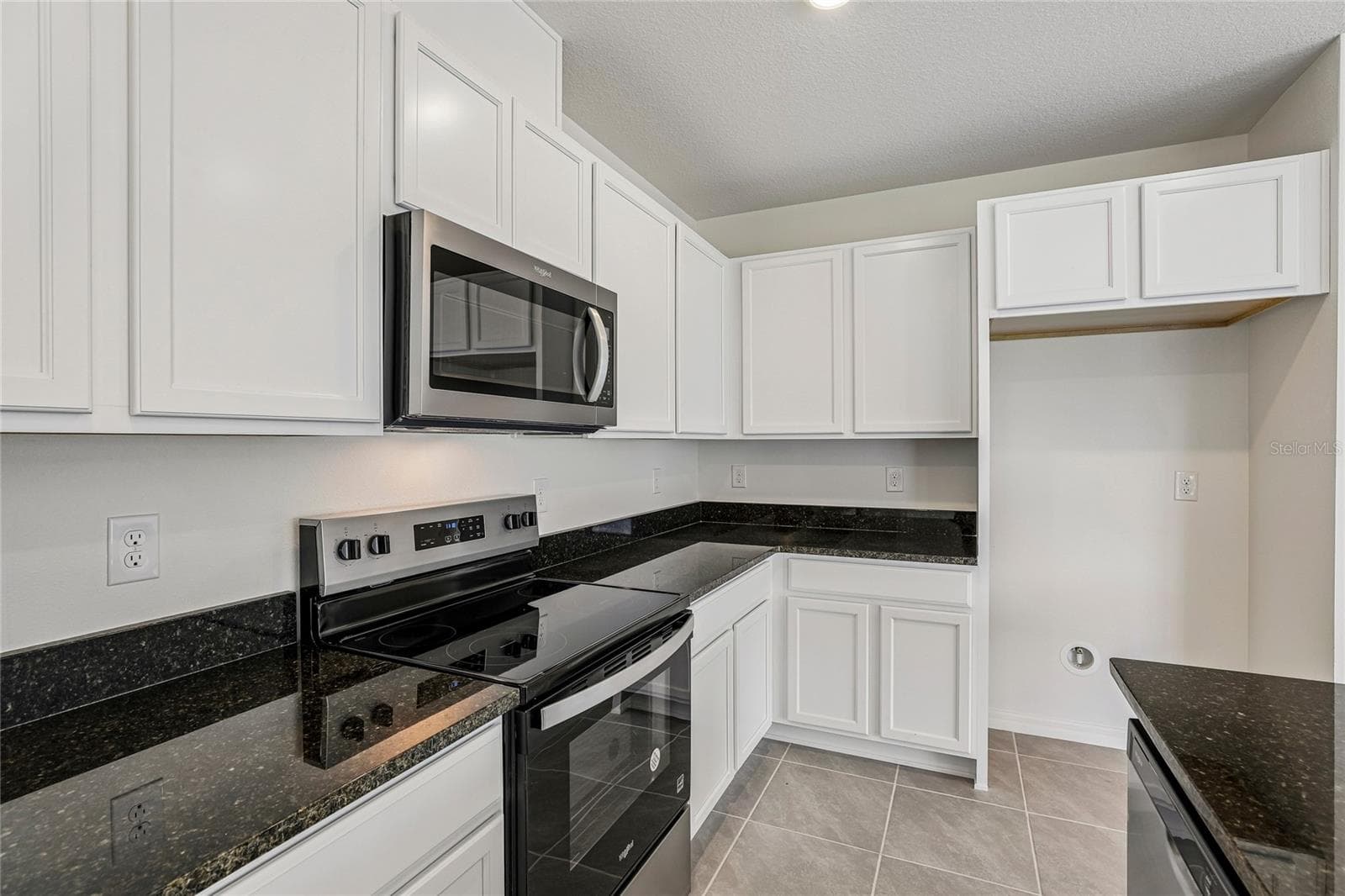 Townhouse at 679 MEADOWS EDGE PL, LAKE WALES, photo 4 of 17