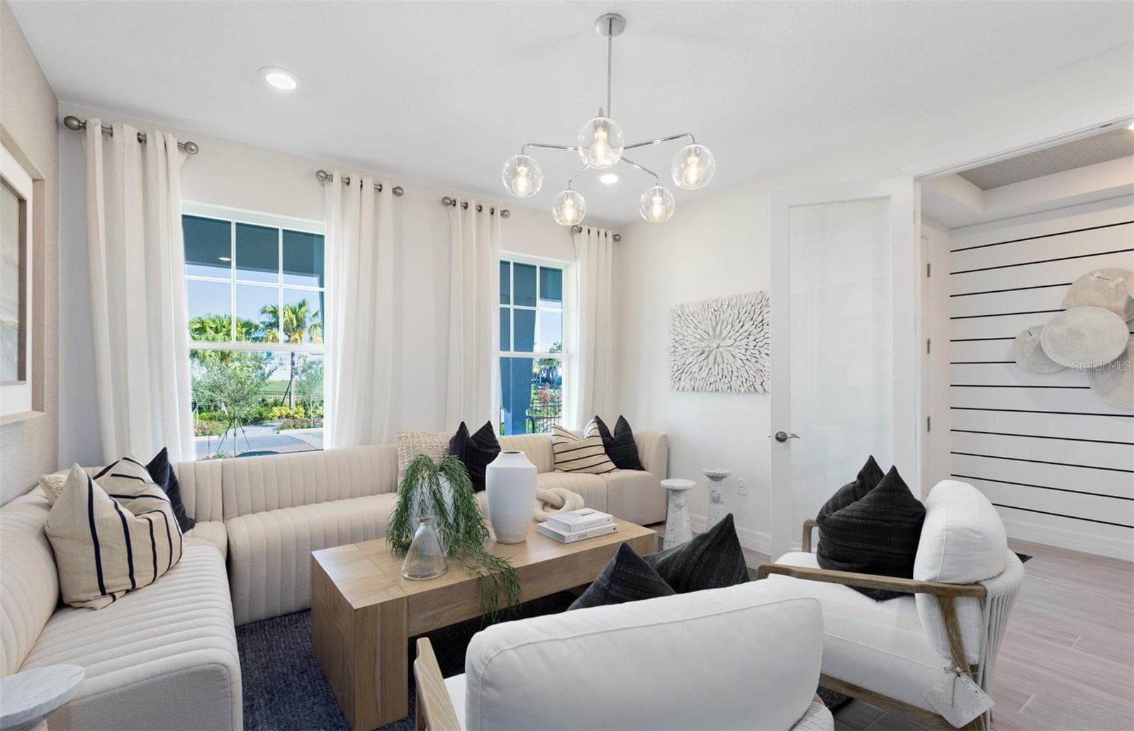 Model Home Design Only. Pictures and furnishings are for illustrative purposes only. Elevations, colors and options may vary. Furniture is for model home staging only. - 289 CRYSTAL WOOD DRIVE, WINTER GARDEN
