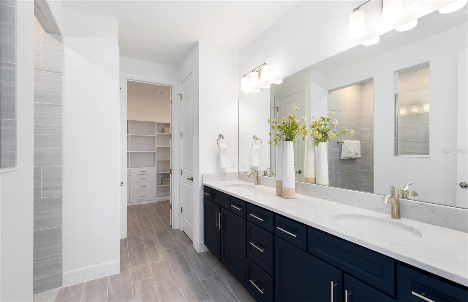 Model Home Design Only. Pictures and furnishings are for illustrative purposes only. Elevations, colors and options may vary. Furniture is for model home staging only. - 289 CRYSTAL WOOD DRIVE, WINTER GARDEN