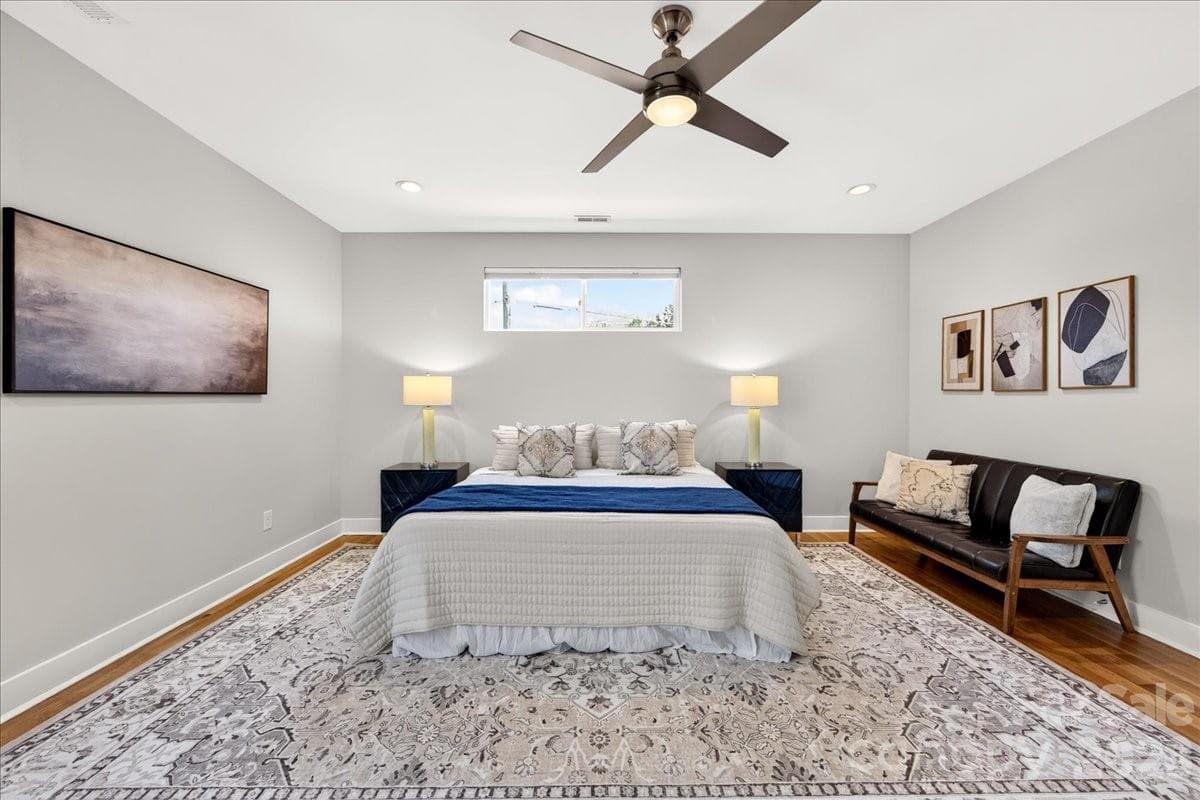 Large bright primary suite - 621 Campus Street, Charlotte