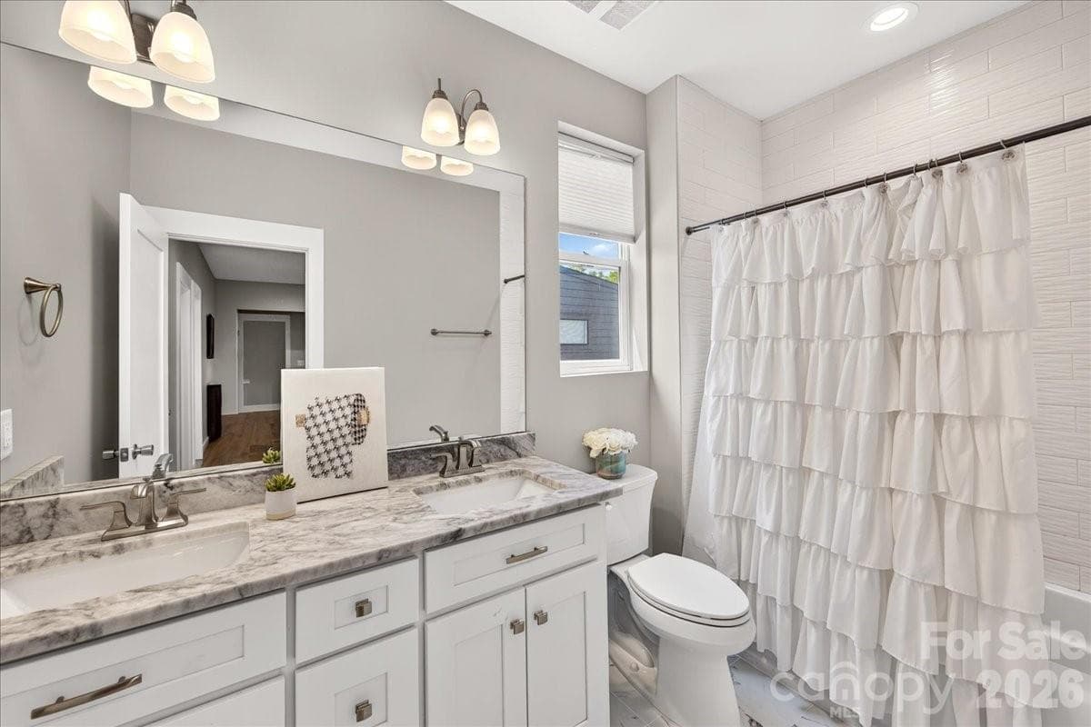 Hall bath with 2 sinks - 621 Campus Street, Charlotte