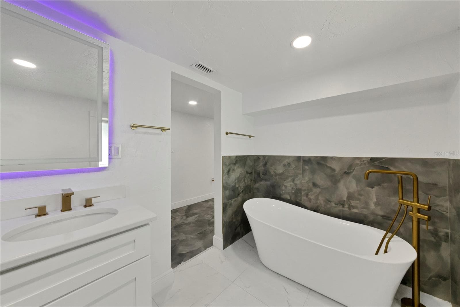 Single Family Residence at 2839 OLYMPIC ST, SARASOTA, photo 23 of 41