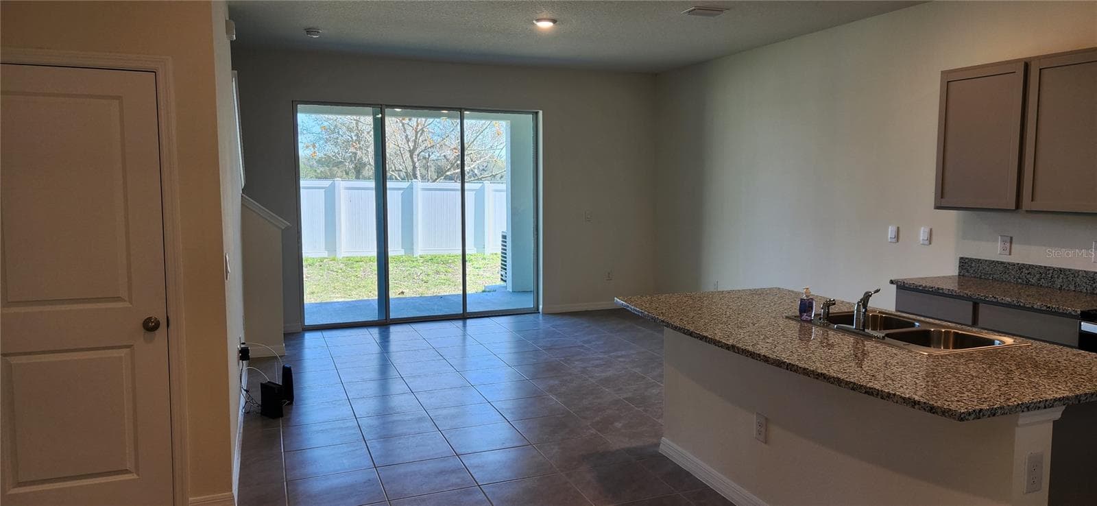 Townhouse at 9241 ROCK HARBOUR WAY, TAMPA, photo 4 of 22