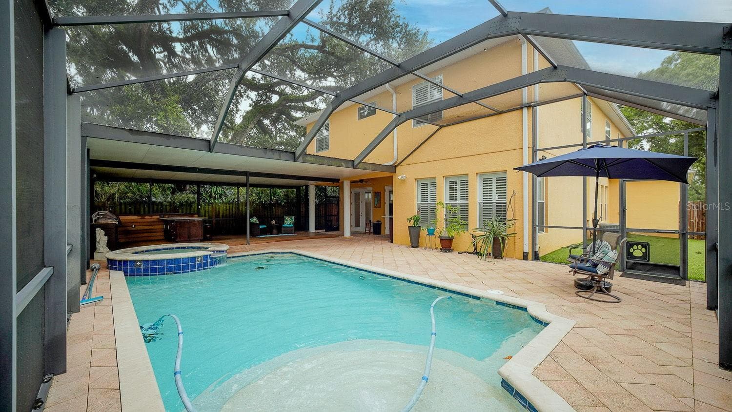 Beautiful caged pool area with ciovered lanai - 116 S HESPERIDES ST, TAMPA