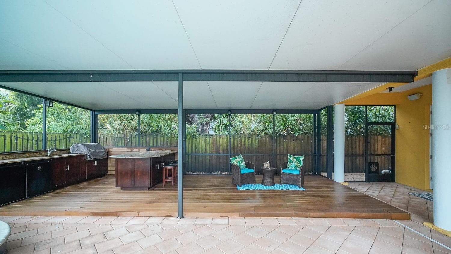 Large lanai with outdoor kitchen - 116 S HESPERIDES ST, TAMPA