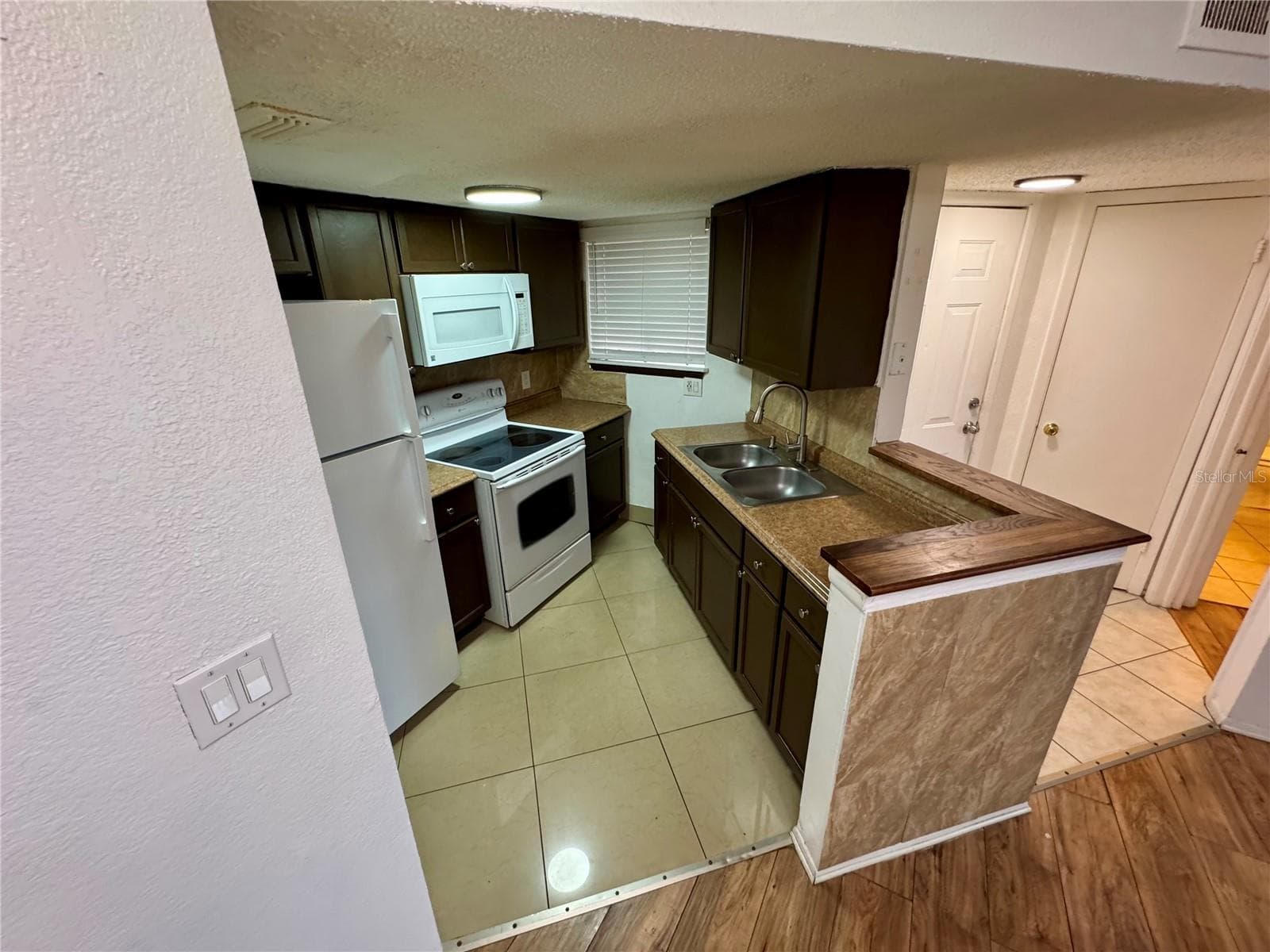 Condominium at 1948 LAKE ATRIUMS CIR #119, ORLANDO, photo 6 of 20