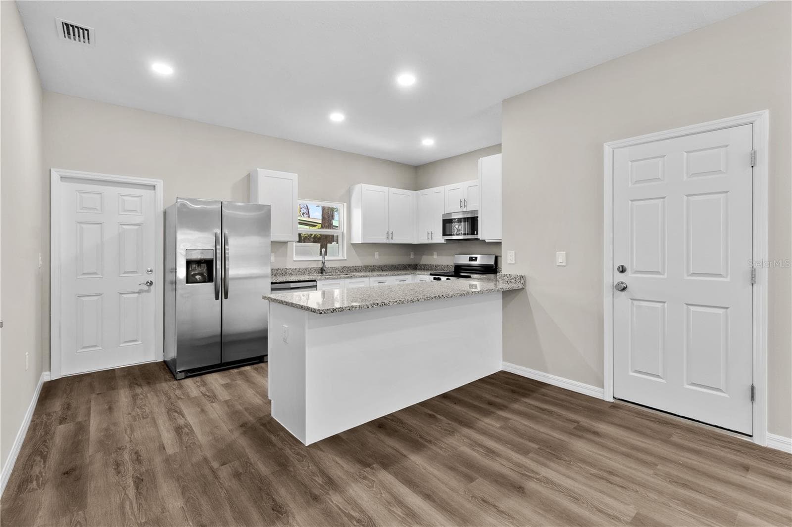 Single Family Residence at 5013 FINDERS CT, TAMPA, photo 12 of 47