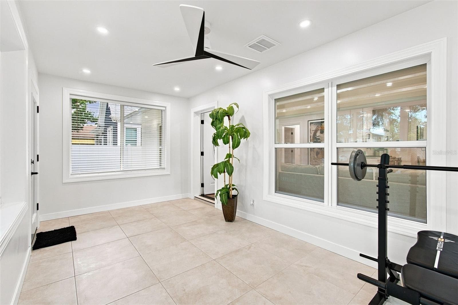Entry Flex Room - 3745 1ST AVE N, ST PETERSBURG