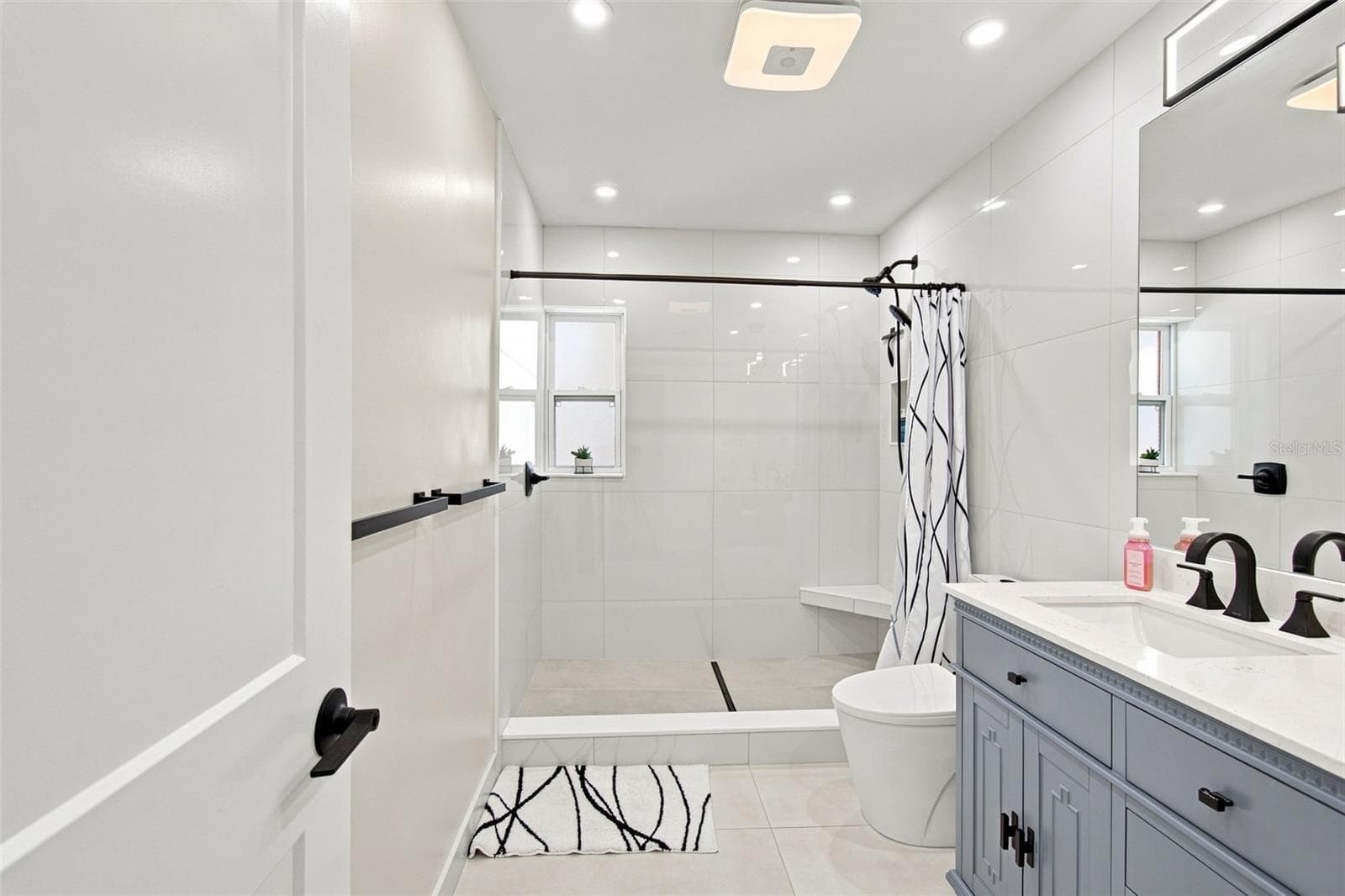 Guest Bathroom - 3745 1ST AVE N, ST PETERSBURG