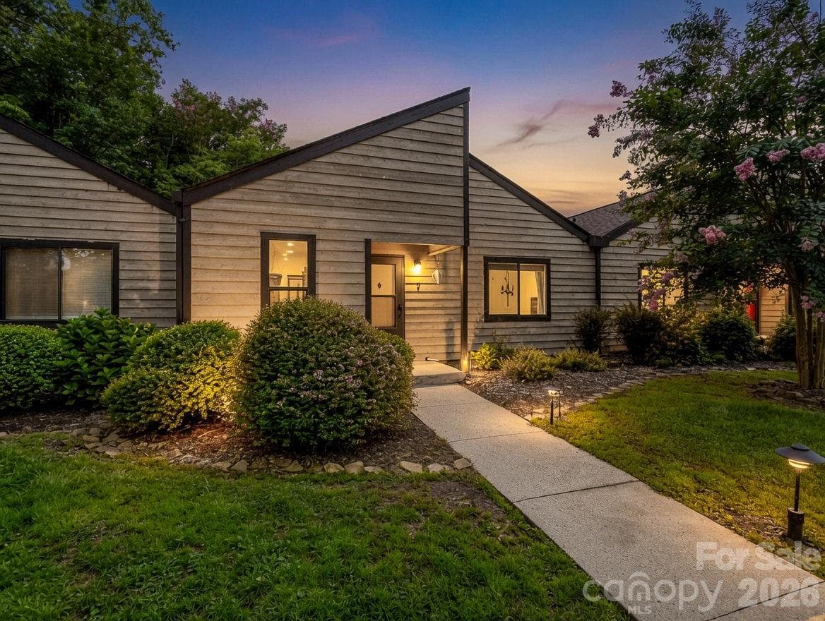 Townhouse at 7 Woodlands Drive, Black Mountain, photo 22 of 23
