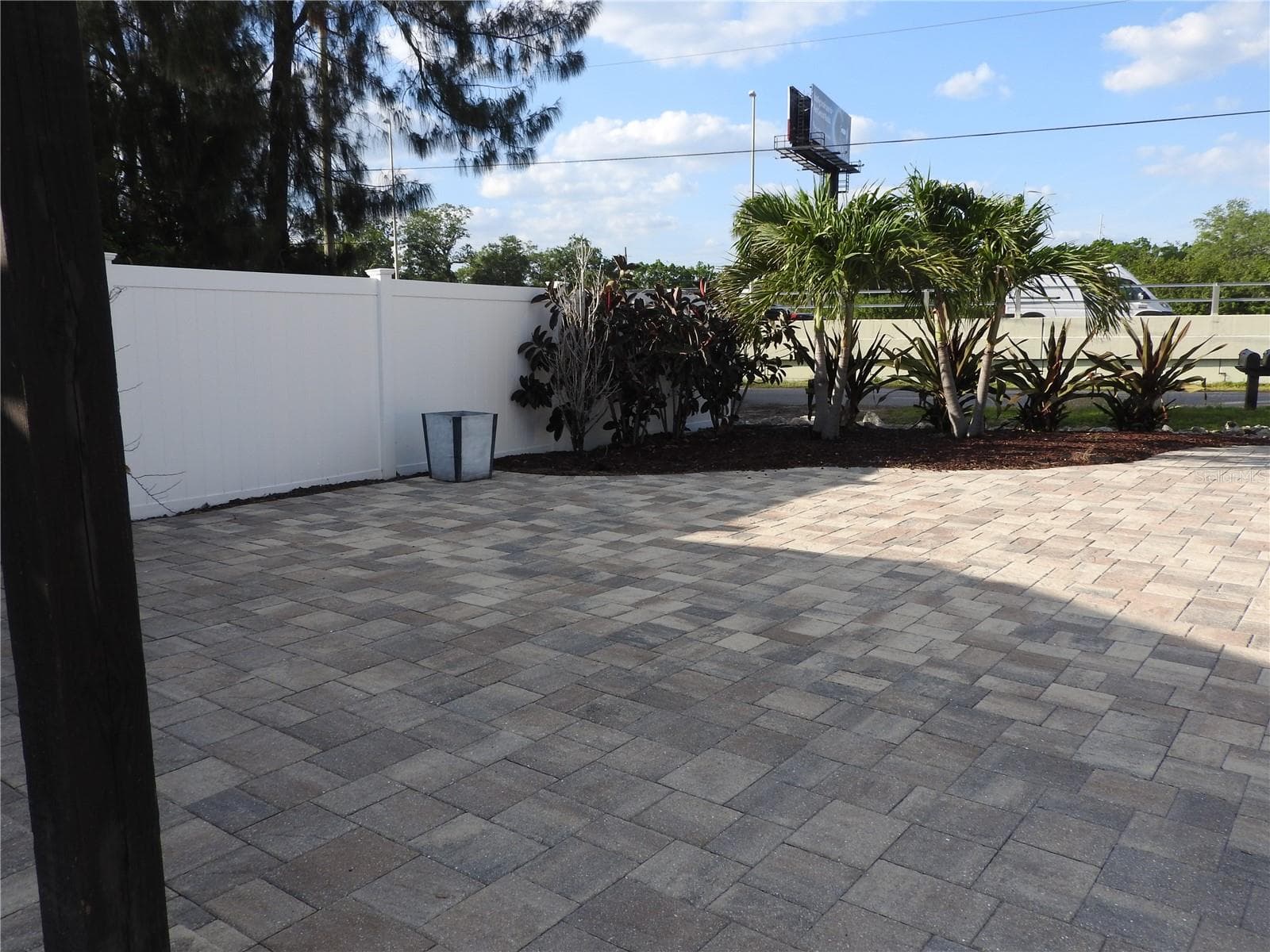 Single Family Residence at 8822 ROCKY CREEK DR, TAMPA, photo 6 of 36