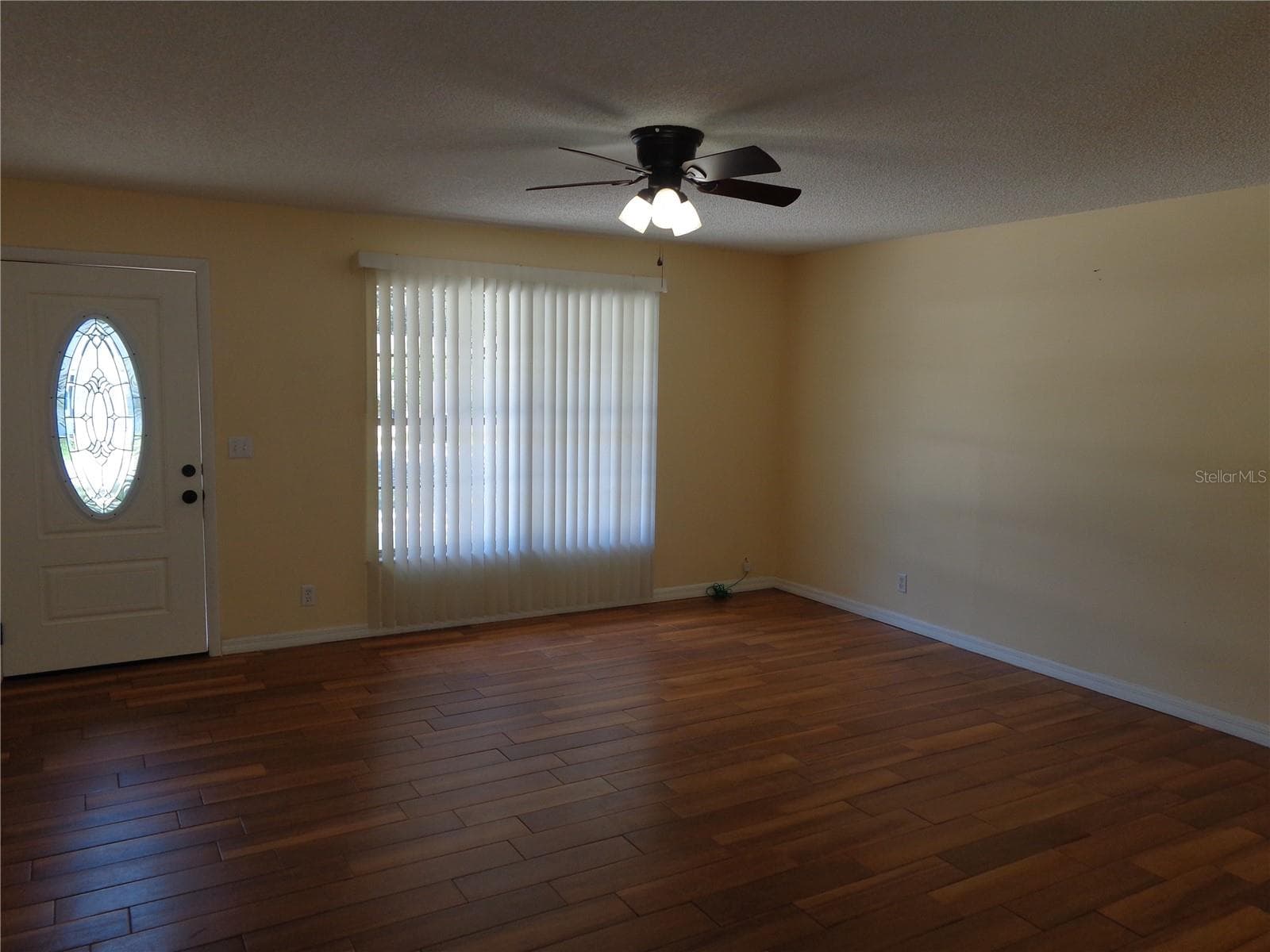 Living Room View 2 - 2305 NE 38TH ST, OCALA
