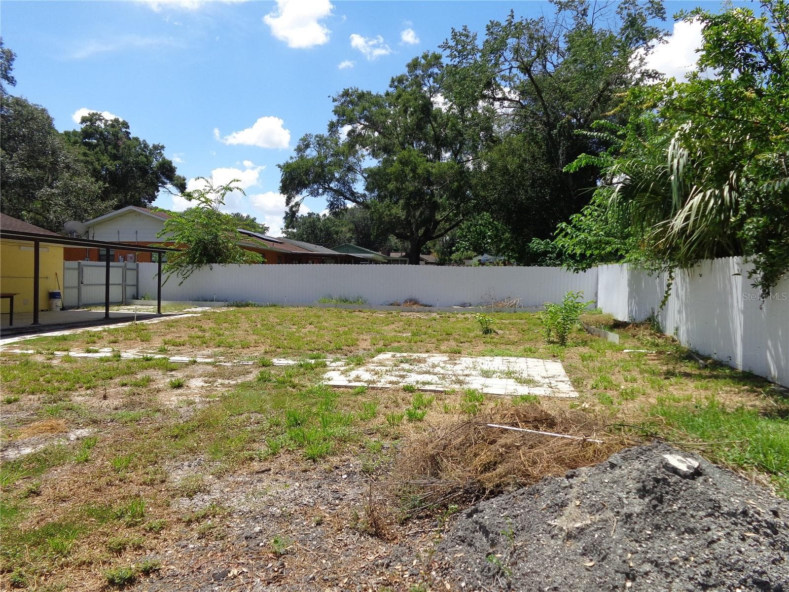 Fenced Backyard View - 2305 NE 38TH ST, OCALA