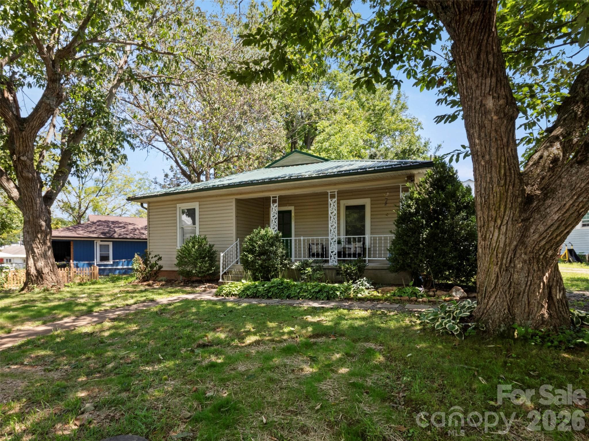 122 Edwards Avenue