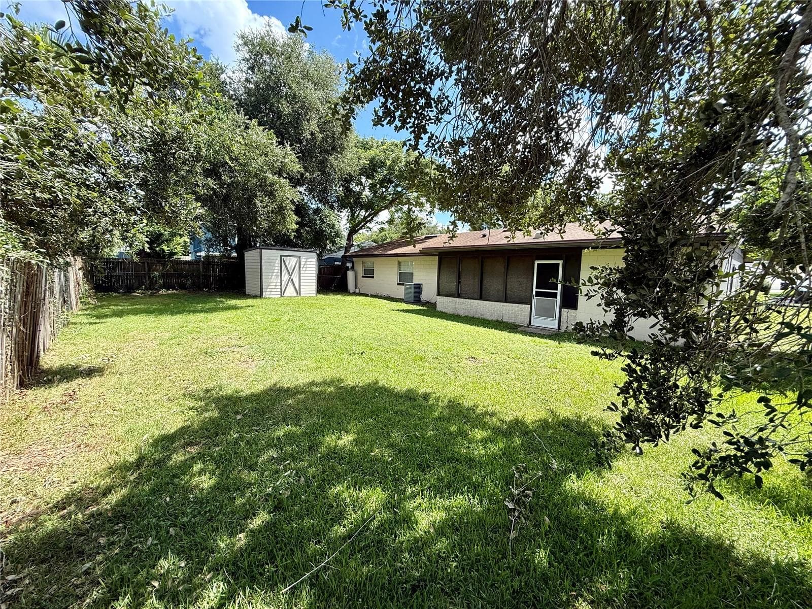Single Family Residence at 4332 BLONIGEN AVE, ORLANDO, photo 7 of 39