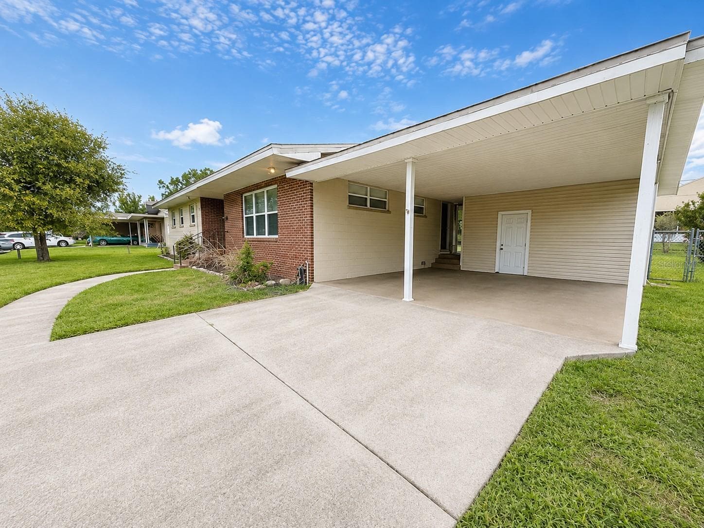 Single Family Residence at 409 MONTGOMERY AVE, LAKELAND, photo 3 of 32